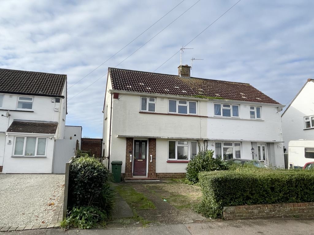 Lot: 122 - SEMI-DETACHED HOUSE IN NEED OF IMPROVEMENT IN POPULAR VILLAGE - village semi in need of improvement